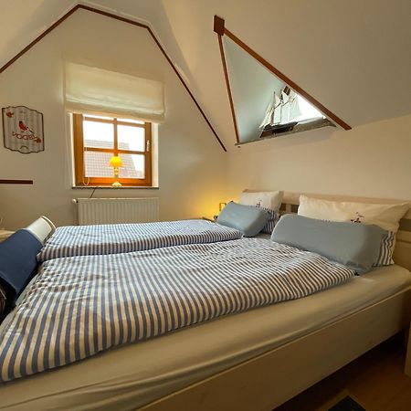 Ferienhaus Henny: 6 Geh-Minuten Vom Hafen. Privater Garten Jemgum Exterior foto