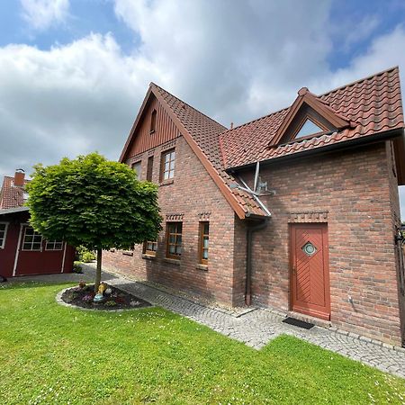 Ferienhaus Henny: 6 Geh-Minuten Vom Hafen. Privater Garten Jemgum Exterior foto