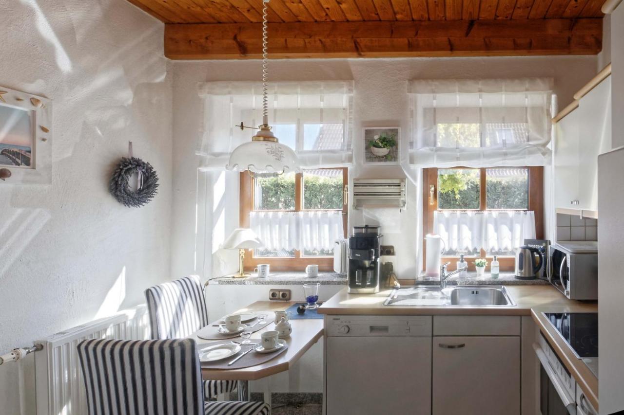 Ferienhaus Henny: 6 Geh-Minuten Vom Hafen. Privater Garten Jemgum Exterior foto