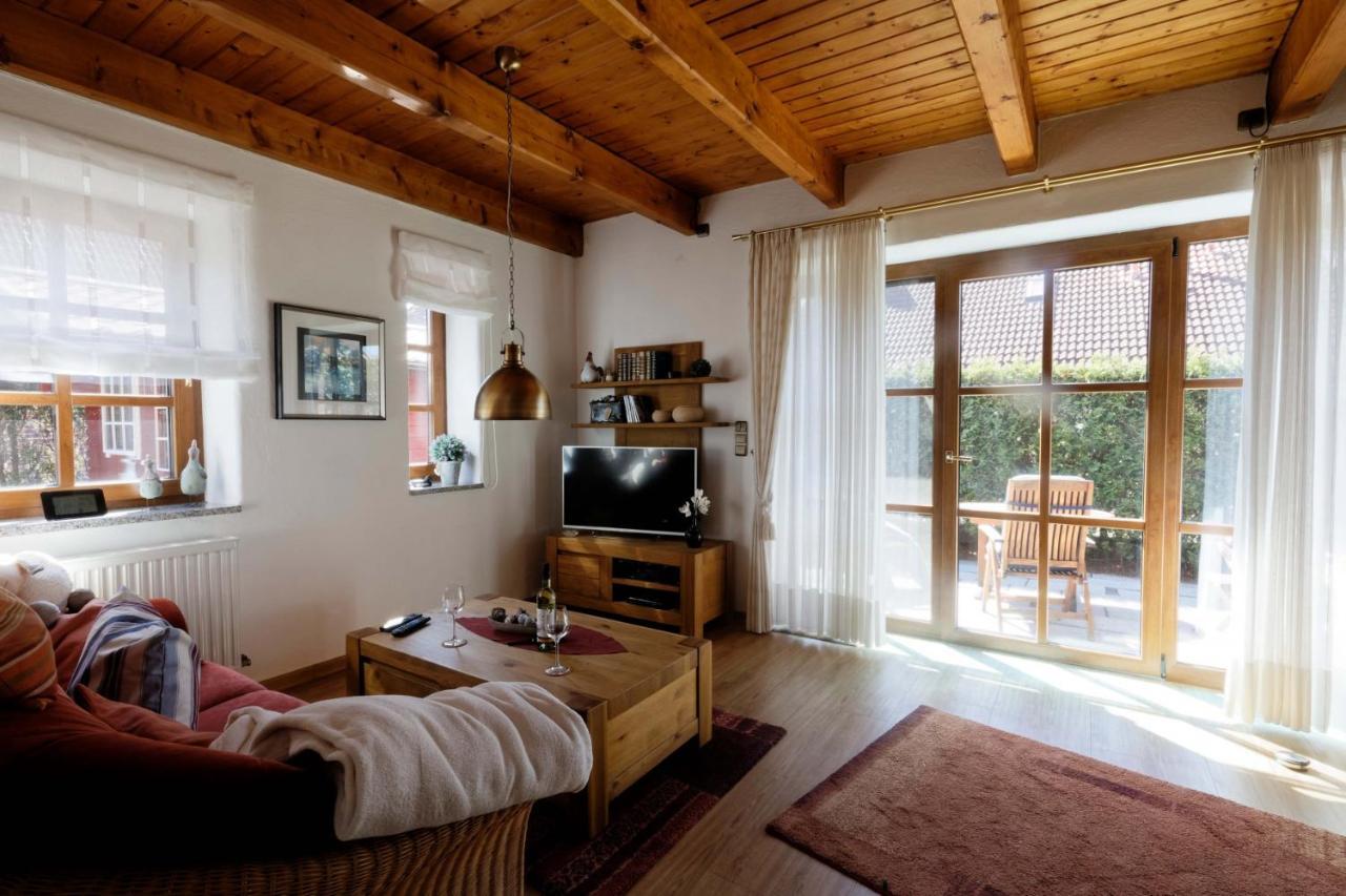 Ferienhaus Henny: 6 Geh-Minuten Vom Hafen. Privater Garten Jemgum Exterior foto